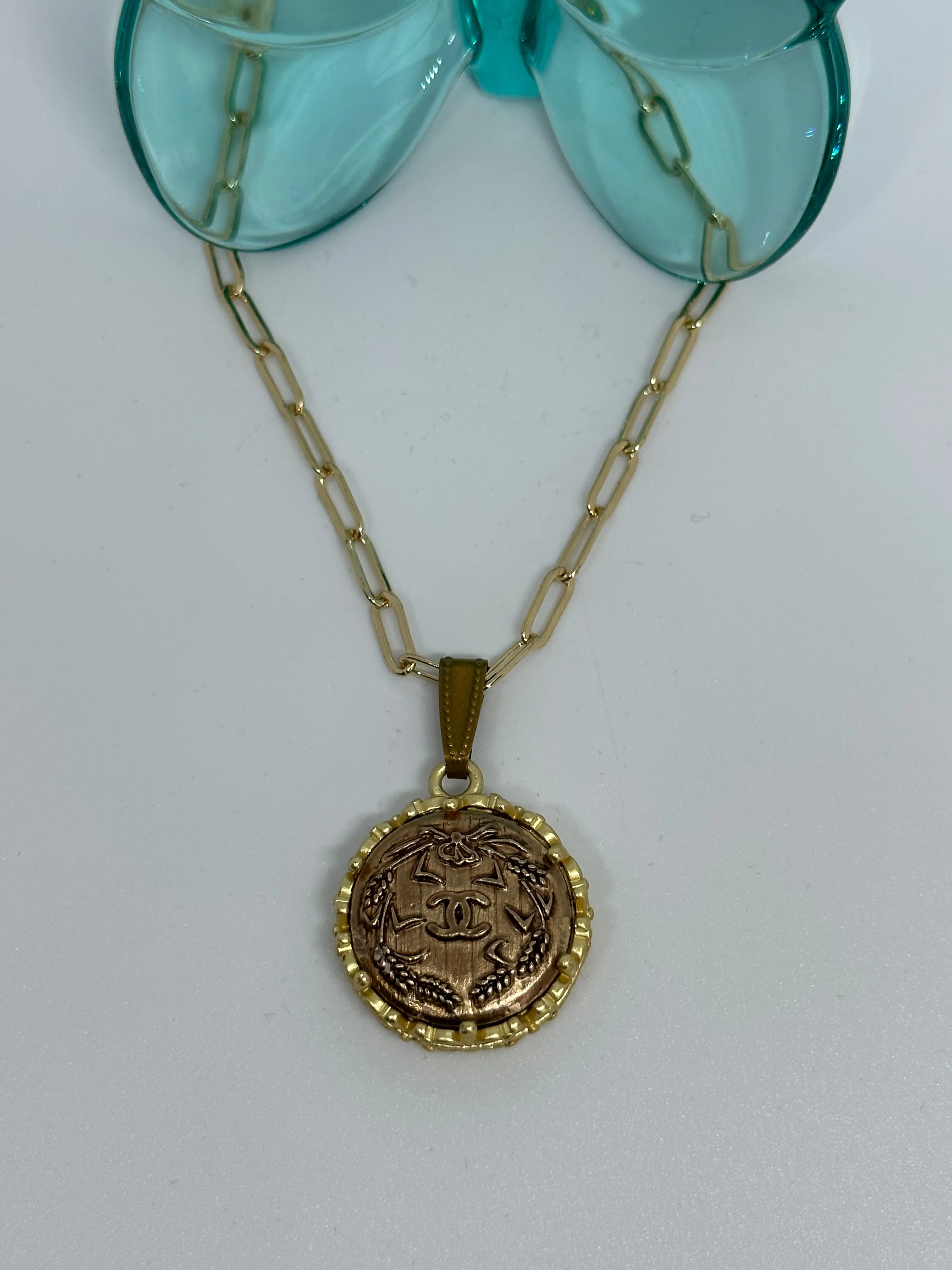 #385 Vintage Couture Necklace 22mm