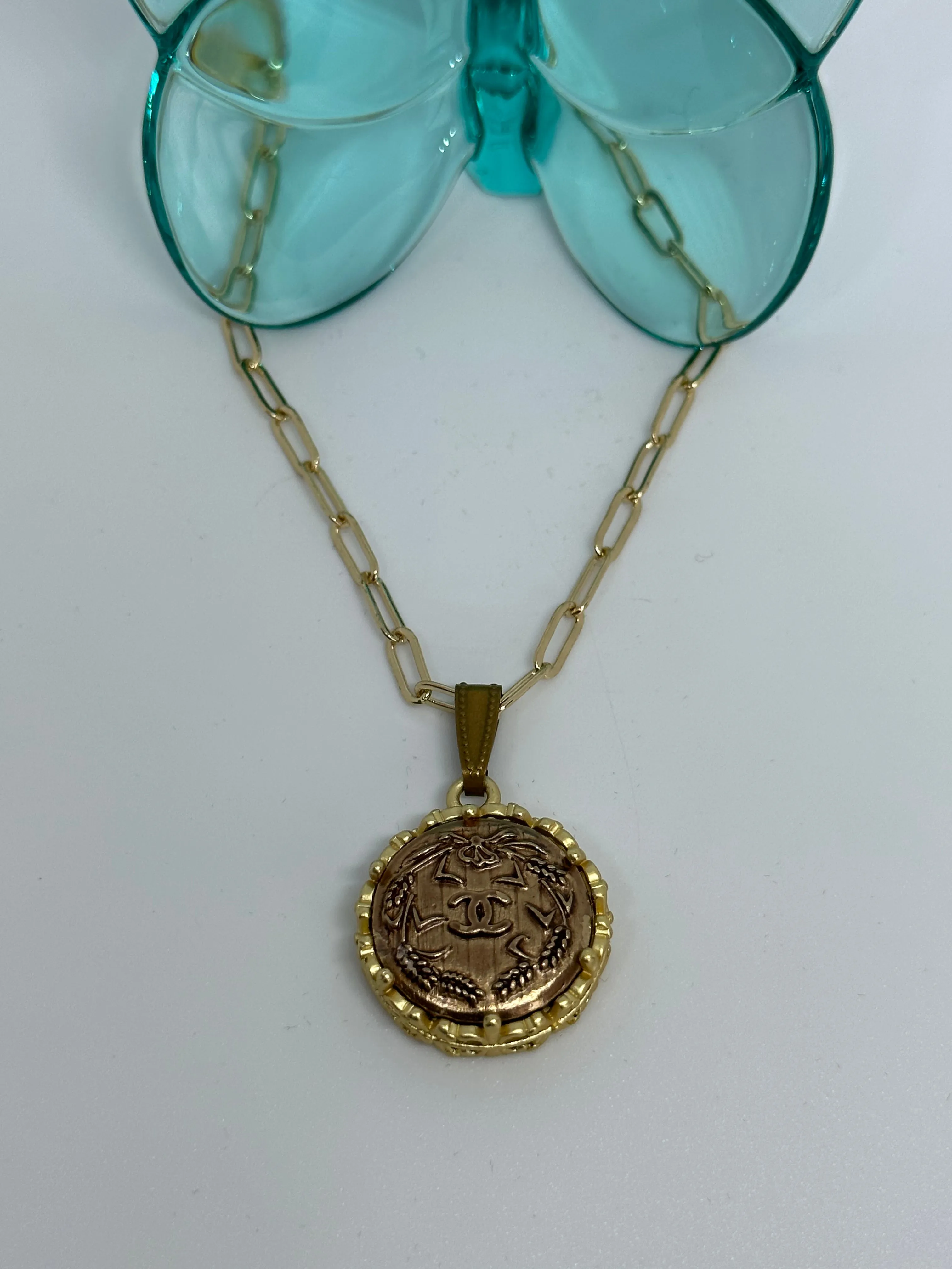 #385 Vintage Couture Necklace 22mm