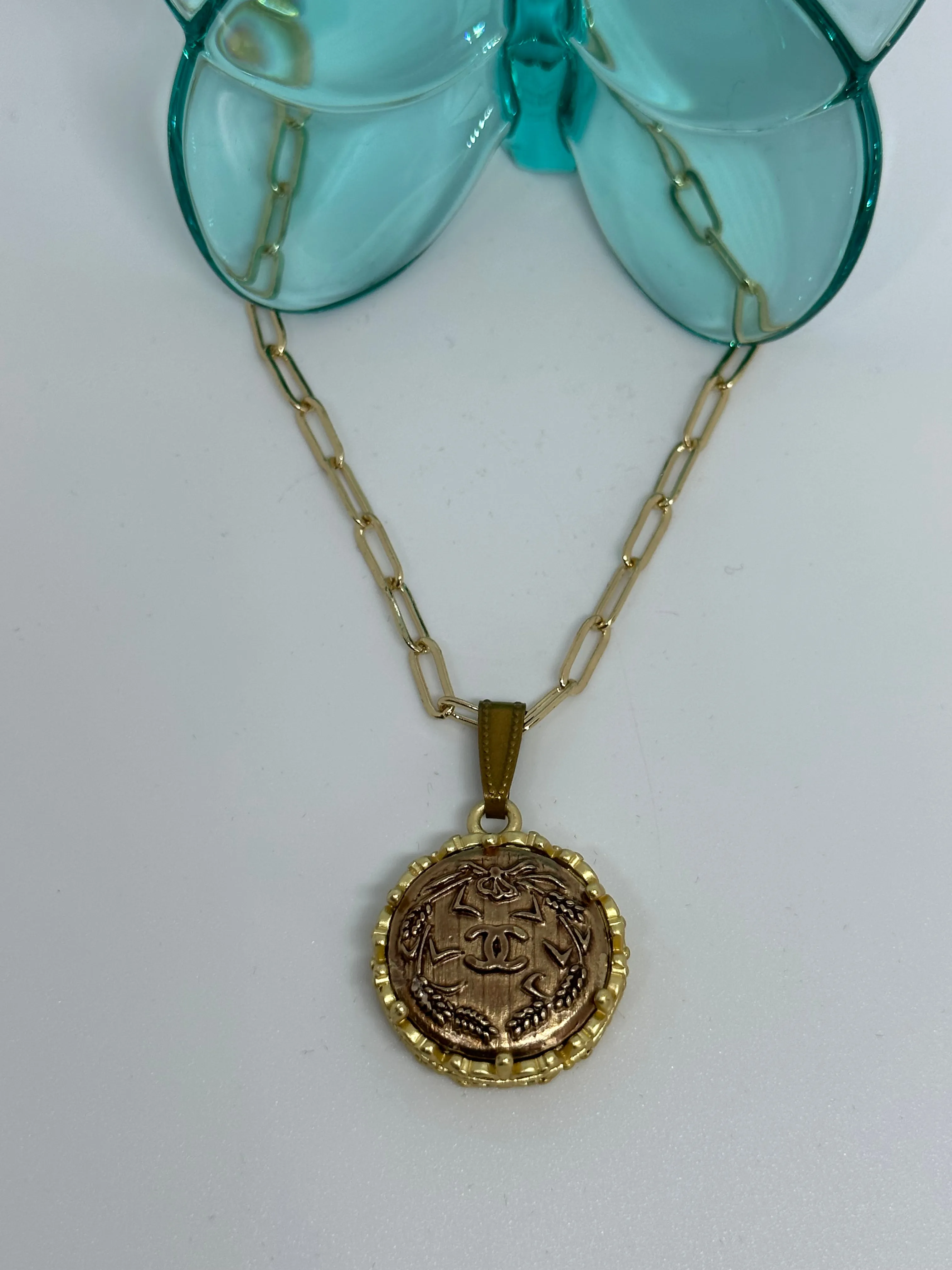 #385 Vintage Couture Necklace 22mm