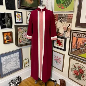 70s Vintage Comfy Red and White Velour Zip Front House Coat with Pocket Size 14