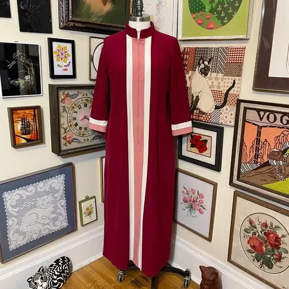 70s Vintage Comfy Red and White Velour Zip Front House Coat with Pocket Size 14