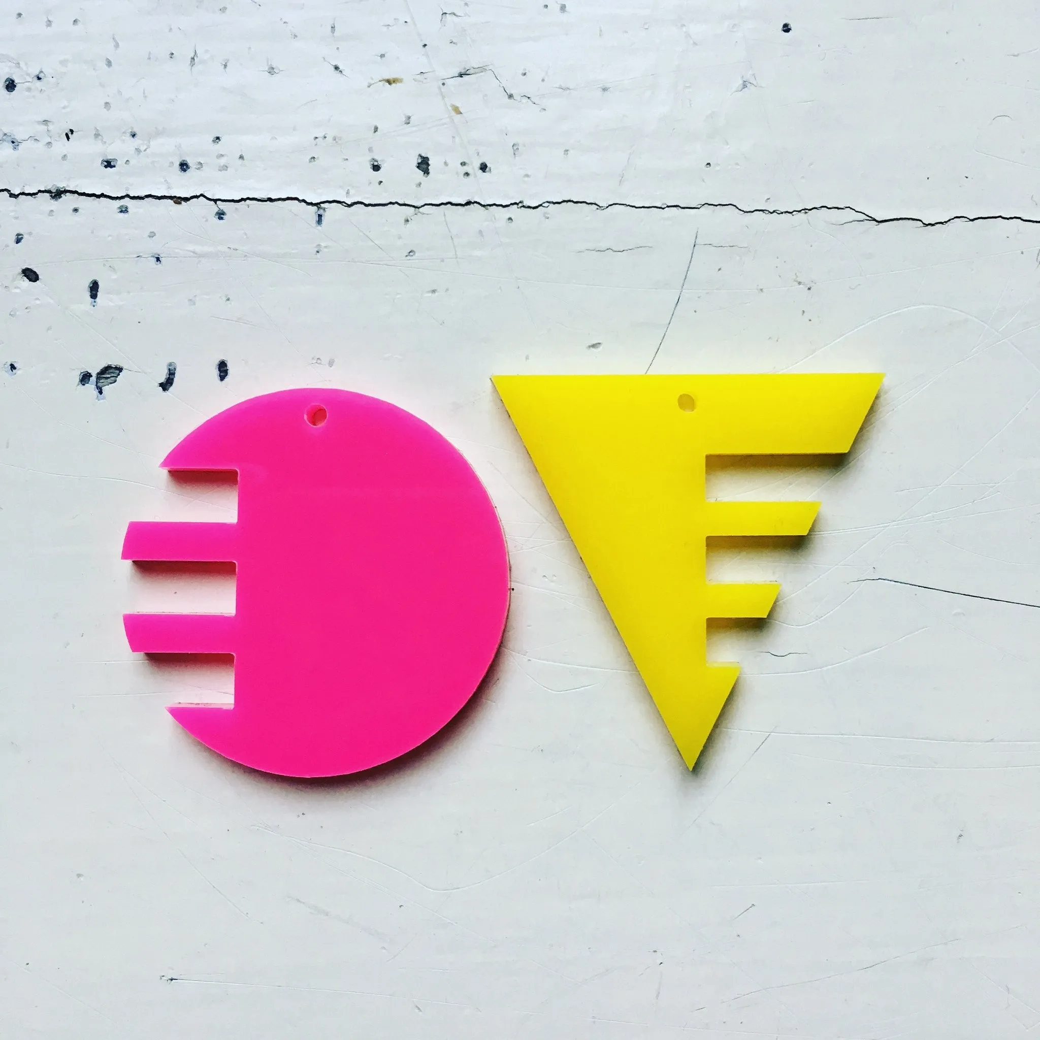 8Tease Shutter Charms - 2 Pair