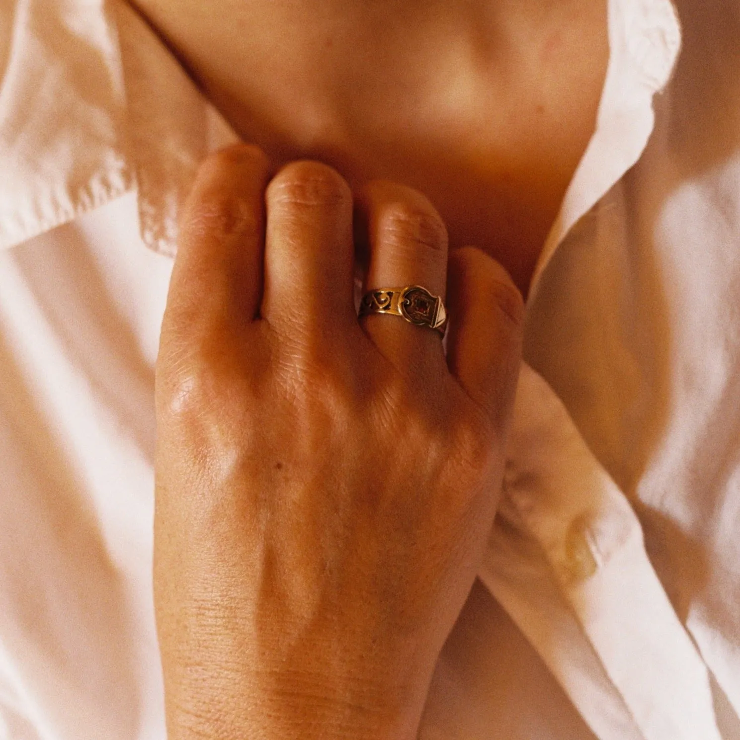 9k Gold Filigree Buckle Ring