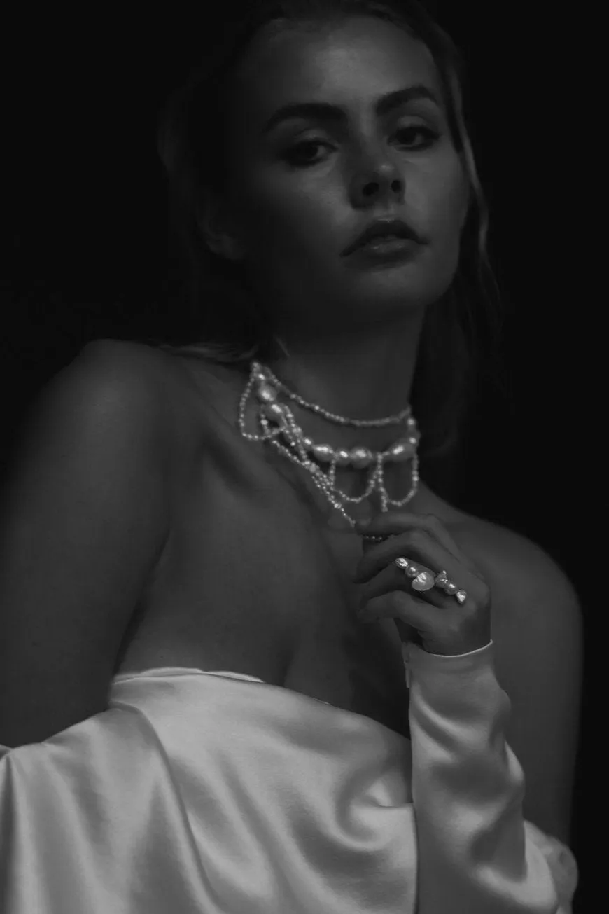 Baroque cascading choker