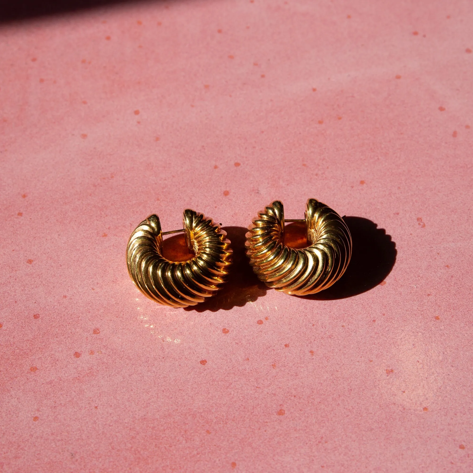 Chimento 18k Gold Scalloped Hoops