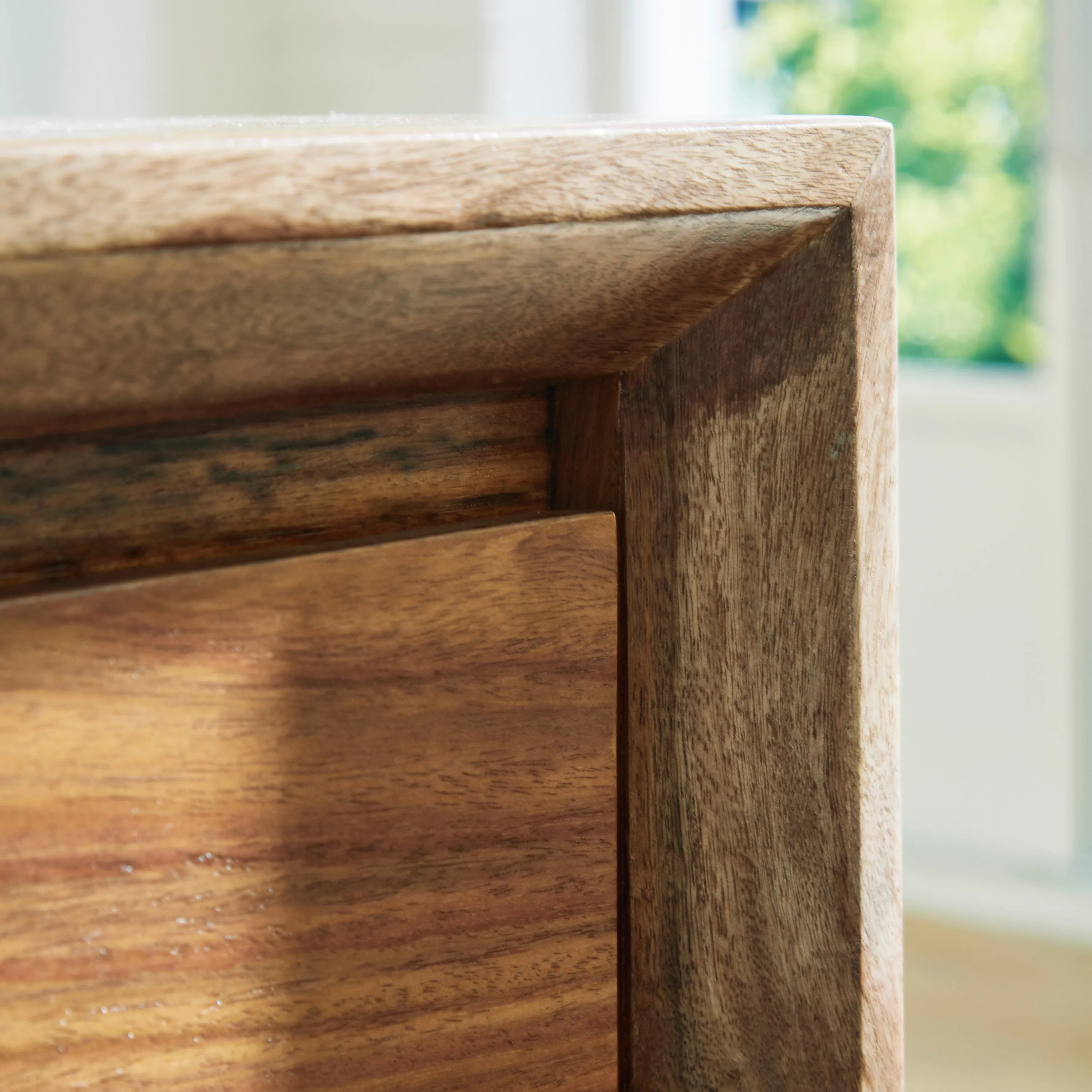 Dahlia Dresser