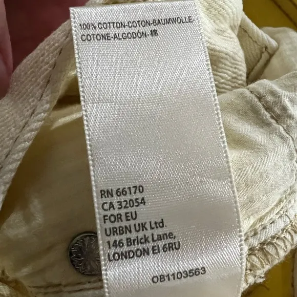 Free People We The Free Loving Good VibrationsCutoffs BANANA SPLIT Size 29
