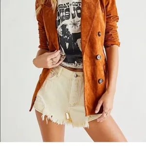 Free People We The Free Loving Good VibrationsCutoffs BANANA SPLIT Size 29