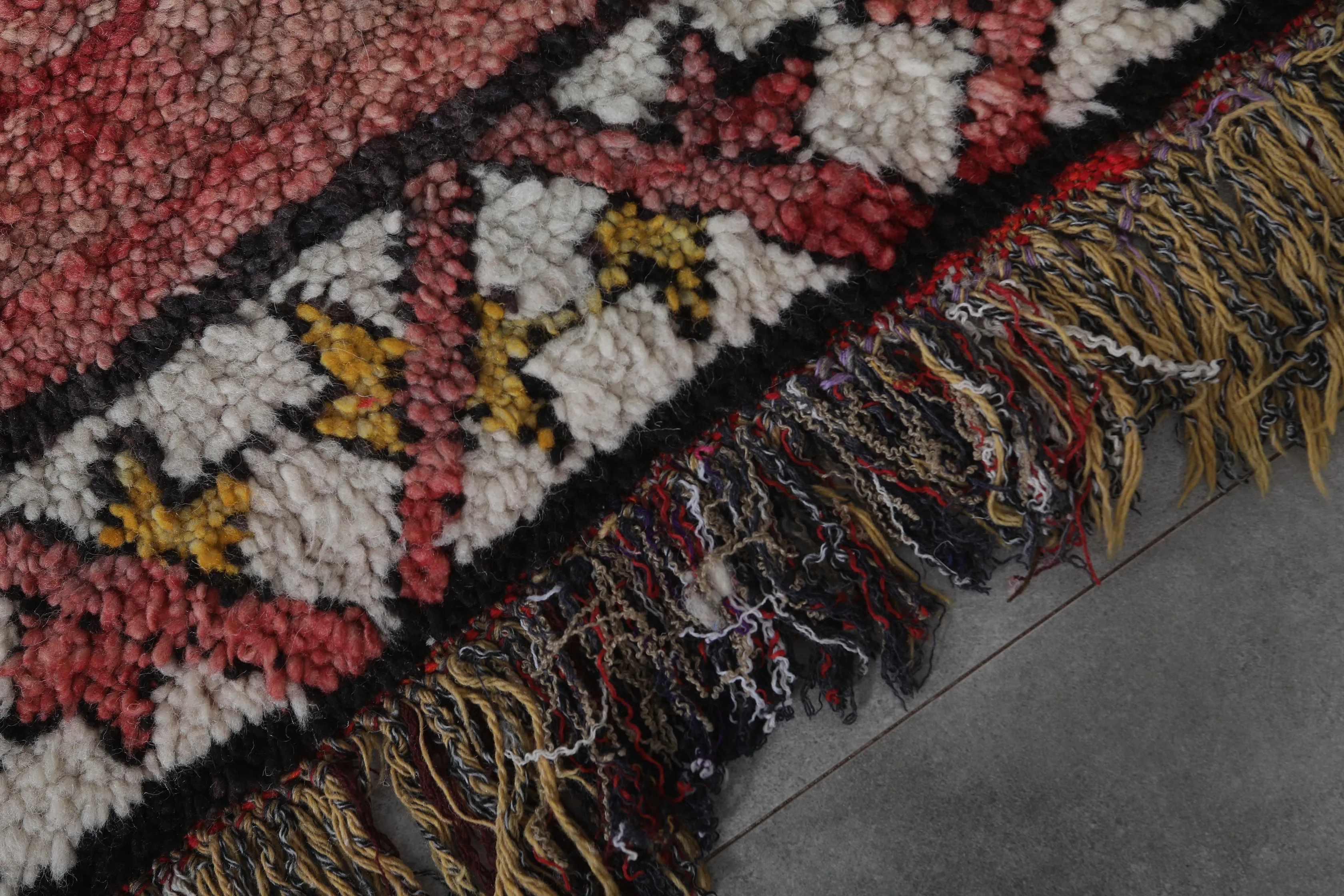 Moroccan rug 4.5 FT X 7.5 FT