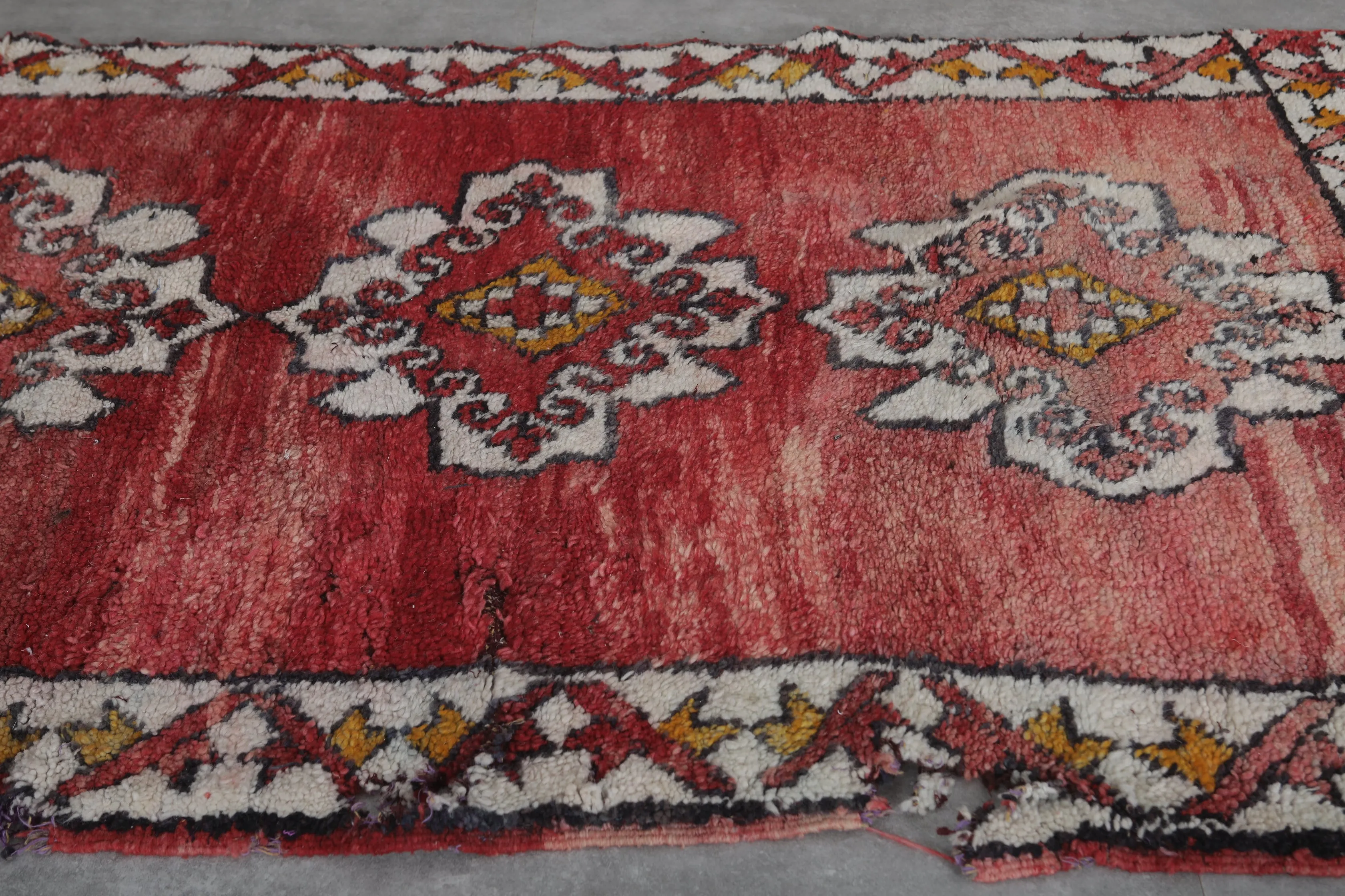 Moroccan rug 4.5 FT X 7.5 FT