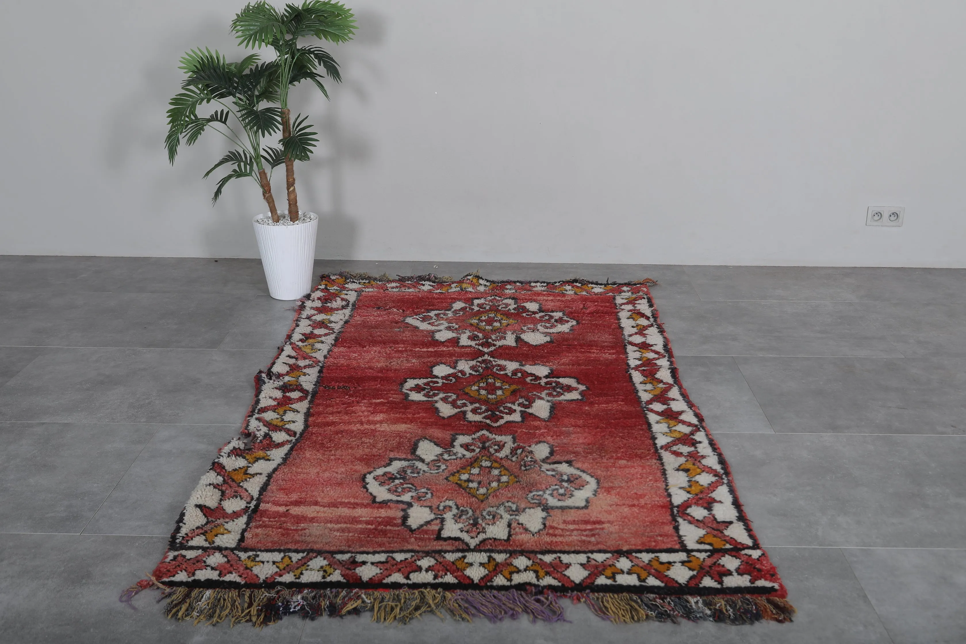 Moroccan rug 4.5 FT X 7.5 FT