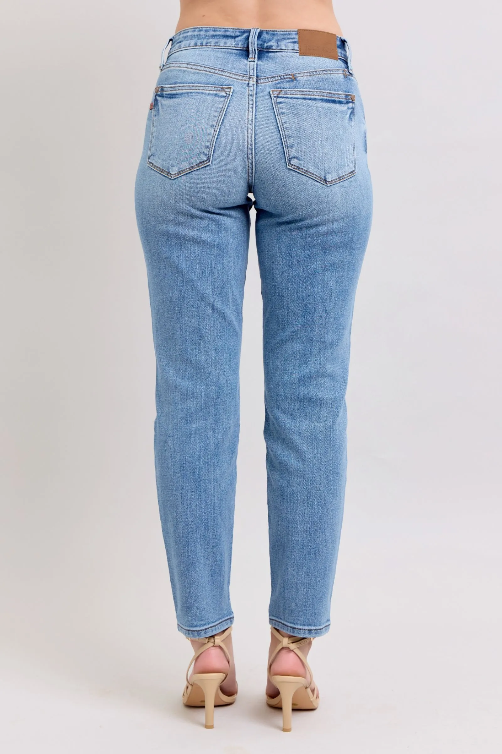 Nancy Vintage Wash Slim Fit w/ Cell Phone Pocket