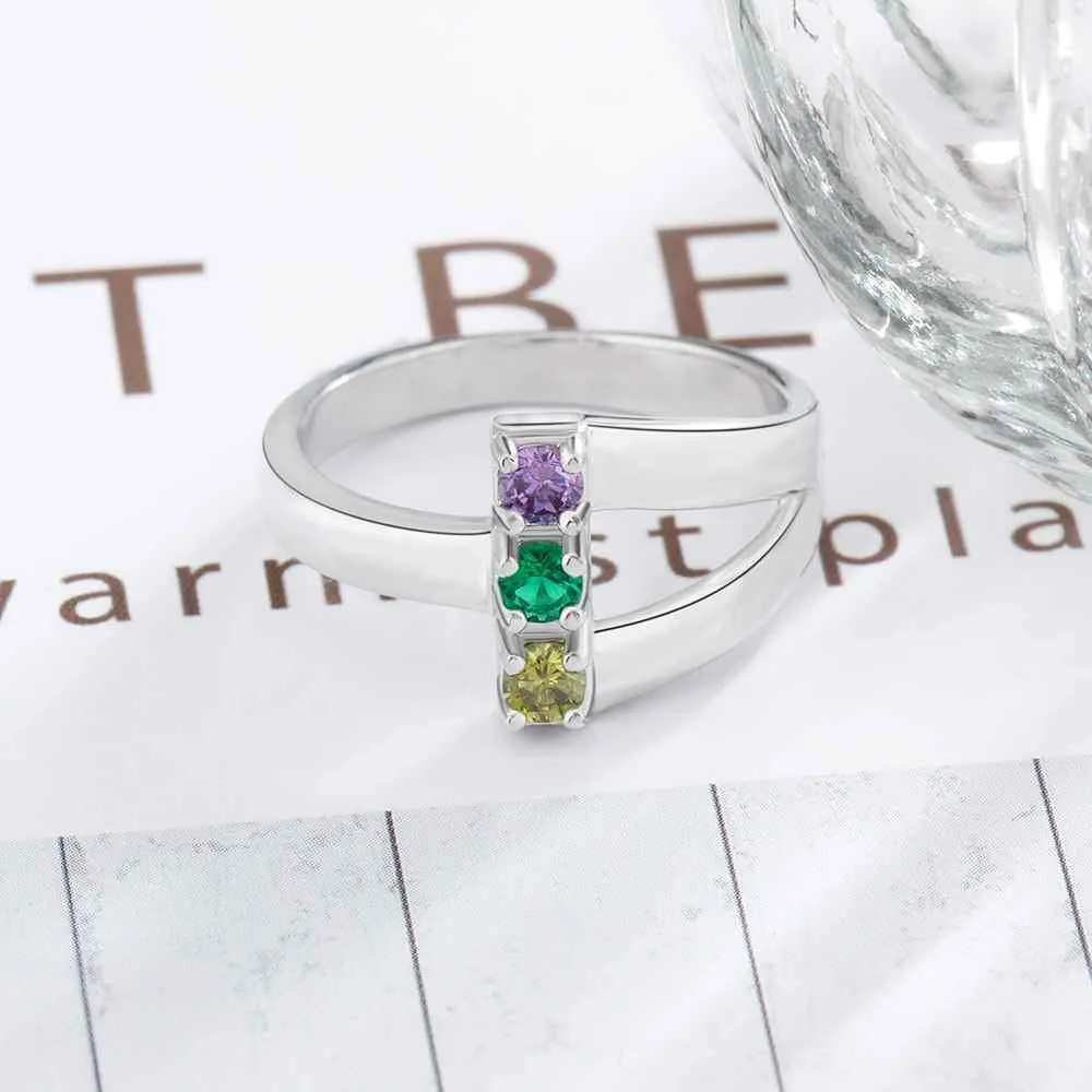 Personalized 925 Sterling Silver Ring with Birthstone setting, Special Gift for Mother with Names of Children Engravings, Gift for Family Member