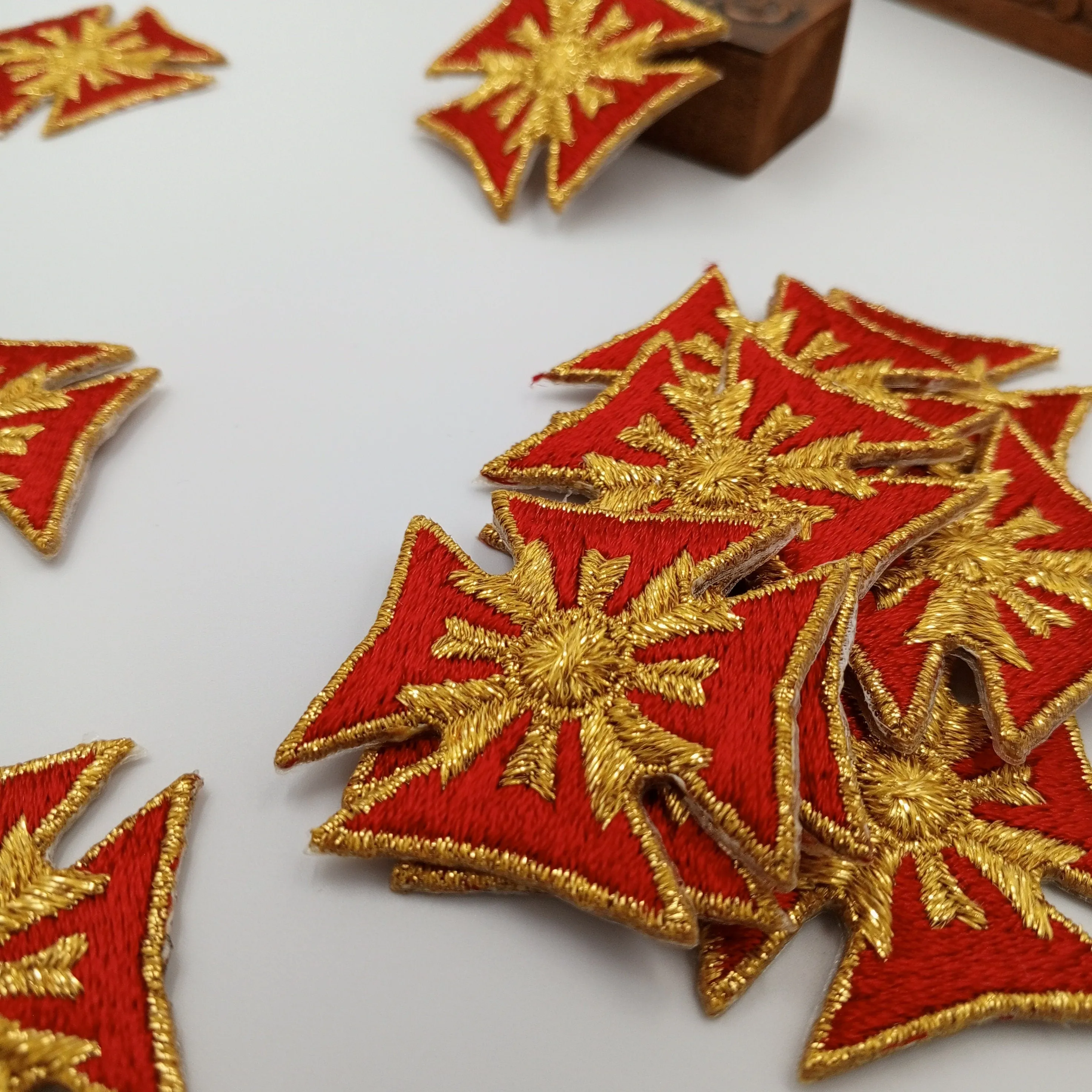 Royal Crest Star Embroidered Patches Majestic Red Metallic gold Stars Motif Appliques Iron on VINTAGE Royalty Star Patch #632