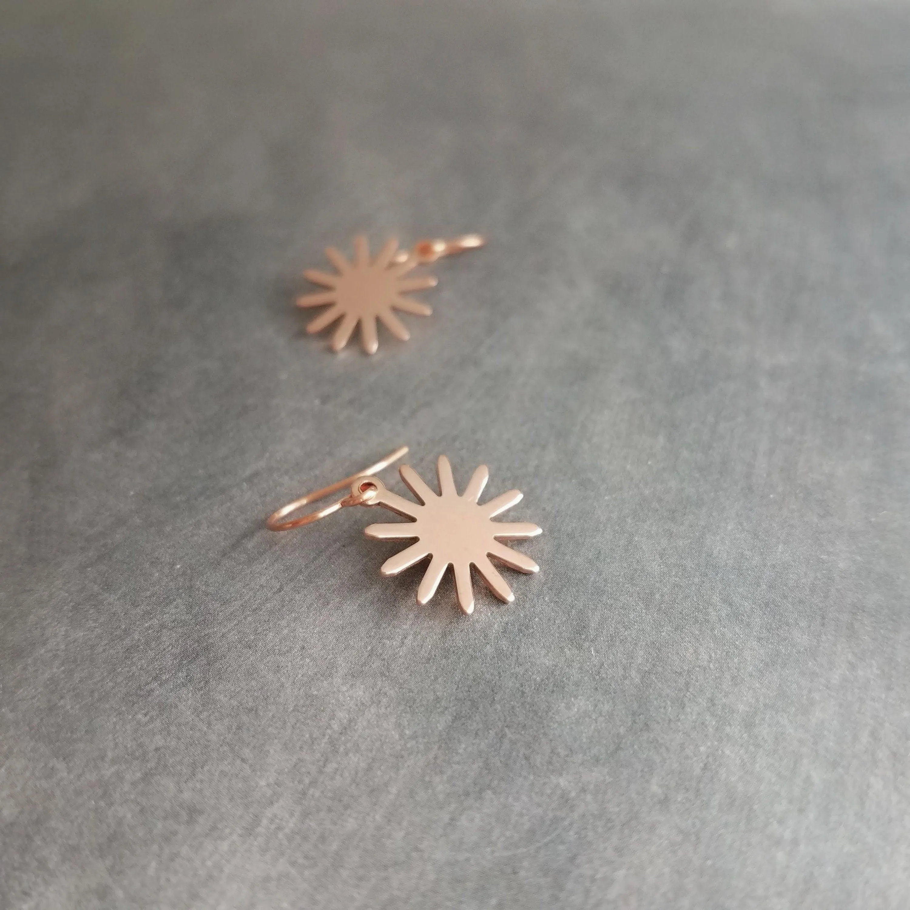 Small Copper Earrings, copper sun earring, sunshine earring, little earring, copper gear earring, sunny day earring, happy sun ray earring