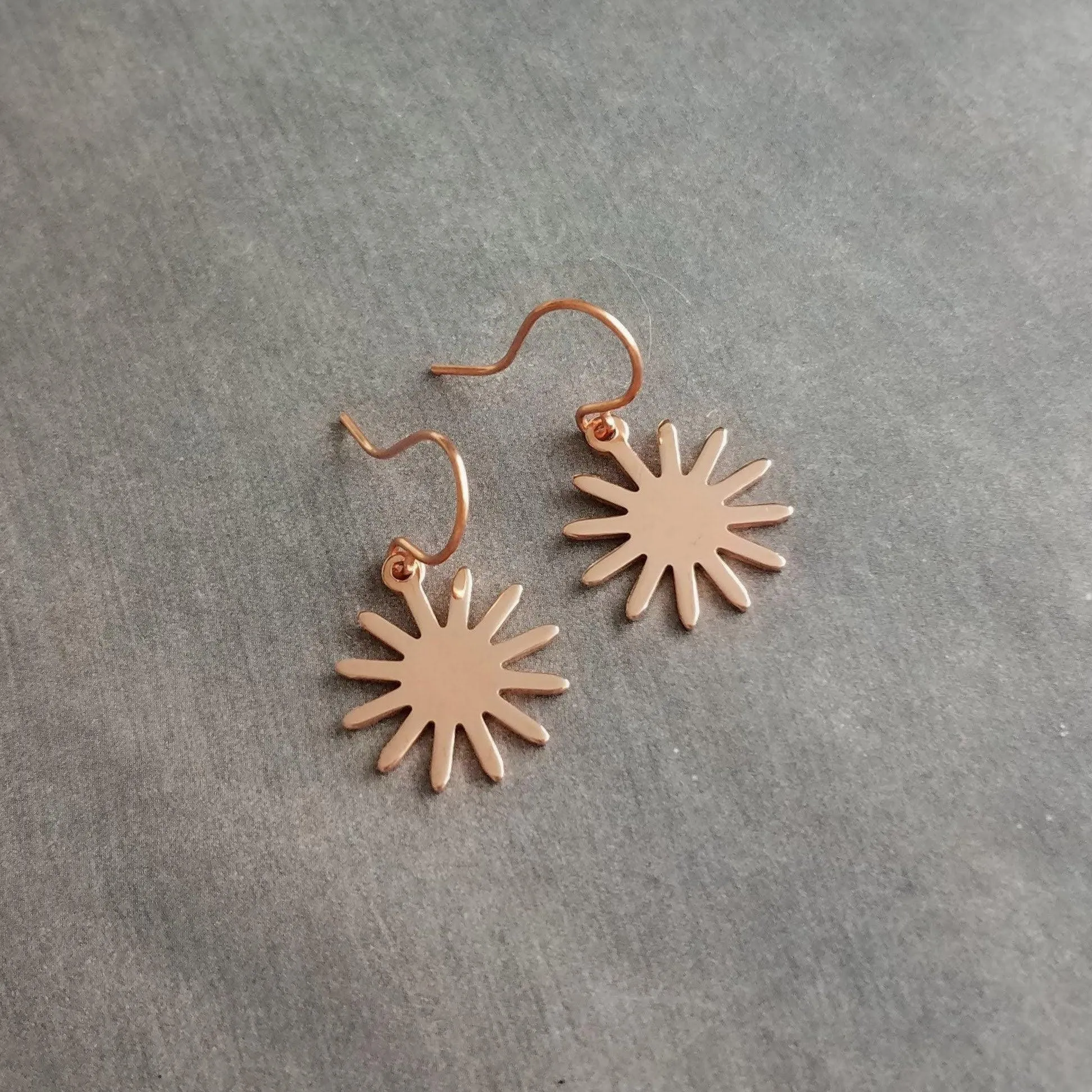 Small Copper Earrings, copper sun earring, sunshine earring, little earring, copper gear earring, sunny day earring, happy sun ray earring