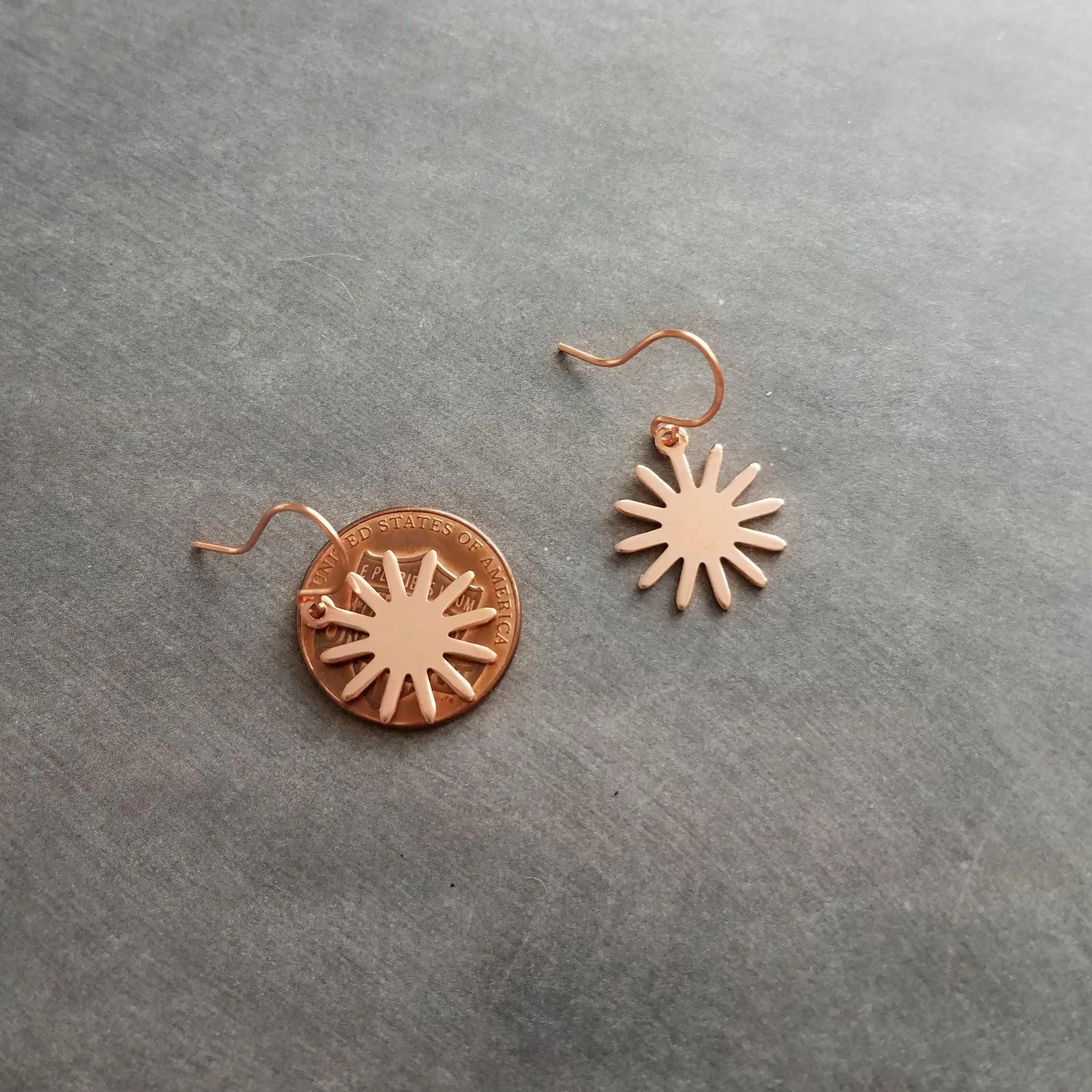 Small Copper Earrings, copper sun earring, sunshine earring, little earring, copper gear earring, sunny day earring, happy sun ray earring