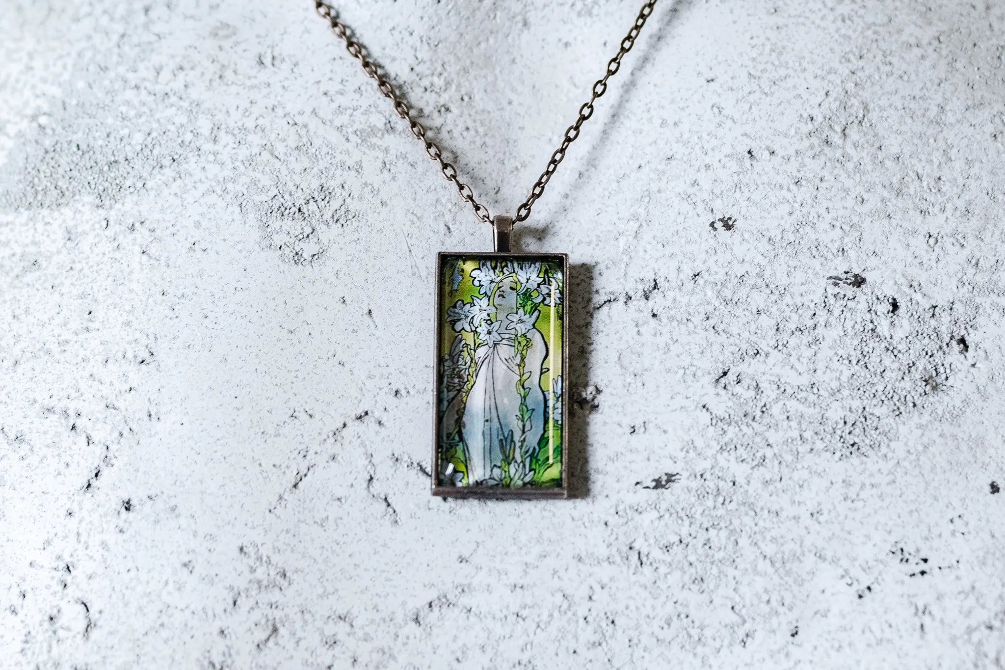 The Lily Cabochon Necklace