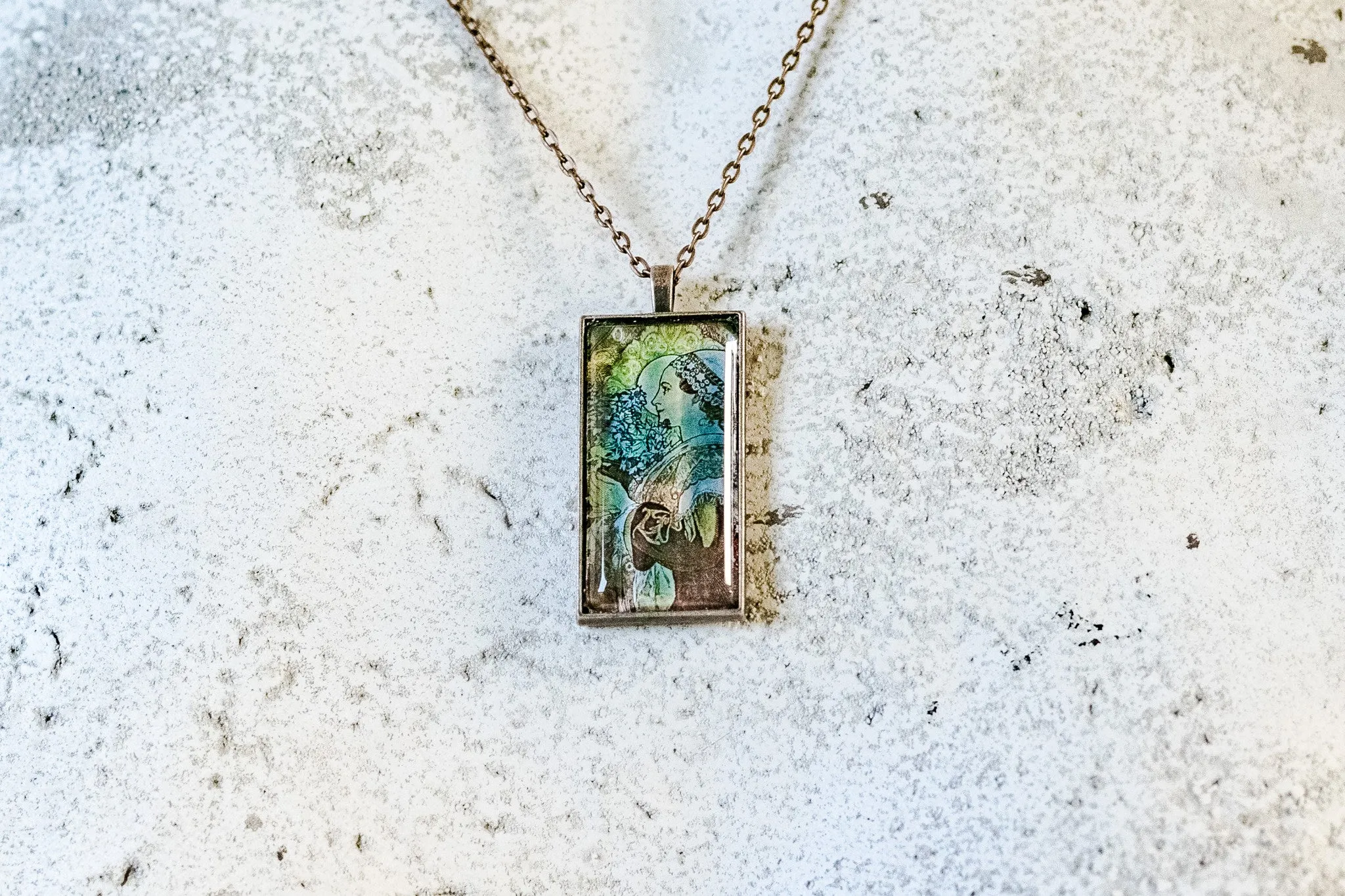 Thistle from the Sands Cabochon Necklace
