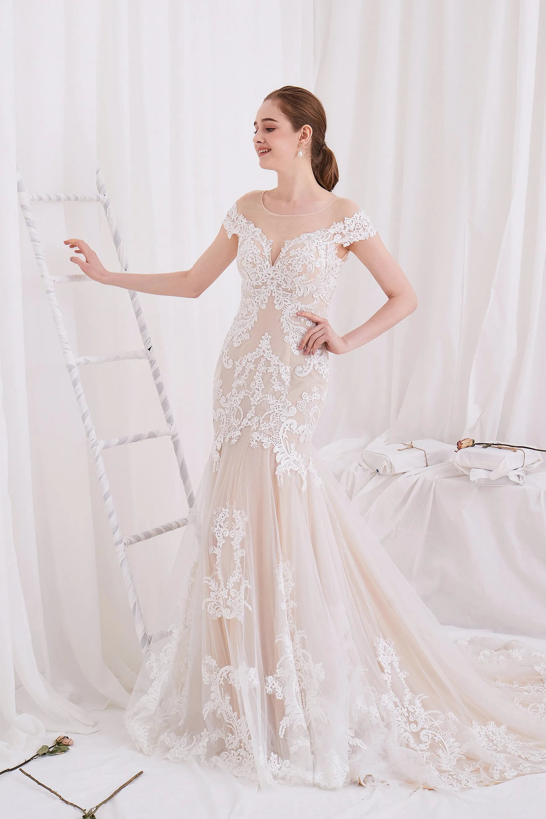 Victoria - Selena Huan off-the-shoulder Alenchon embroidery lace mermaid gown
