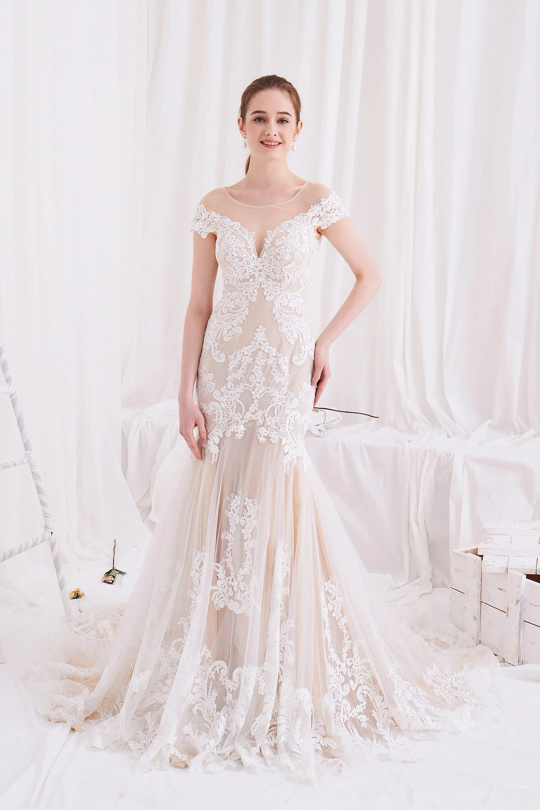 Victoria - Selena Huan off-the-shoulder Alenchon embroidery lace mermaid gown
