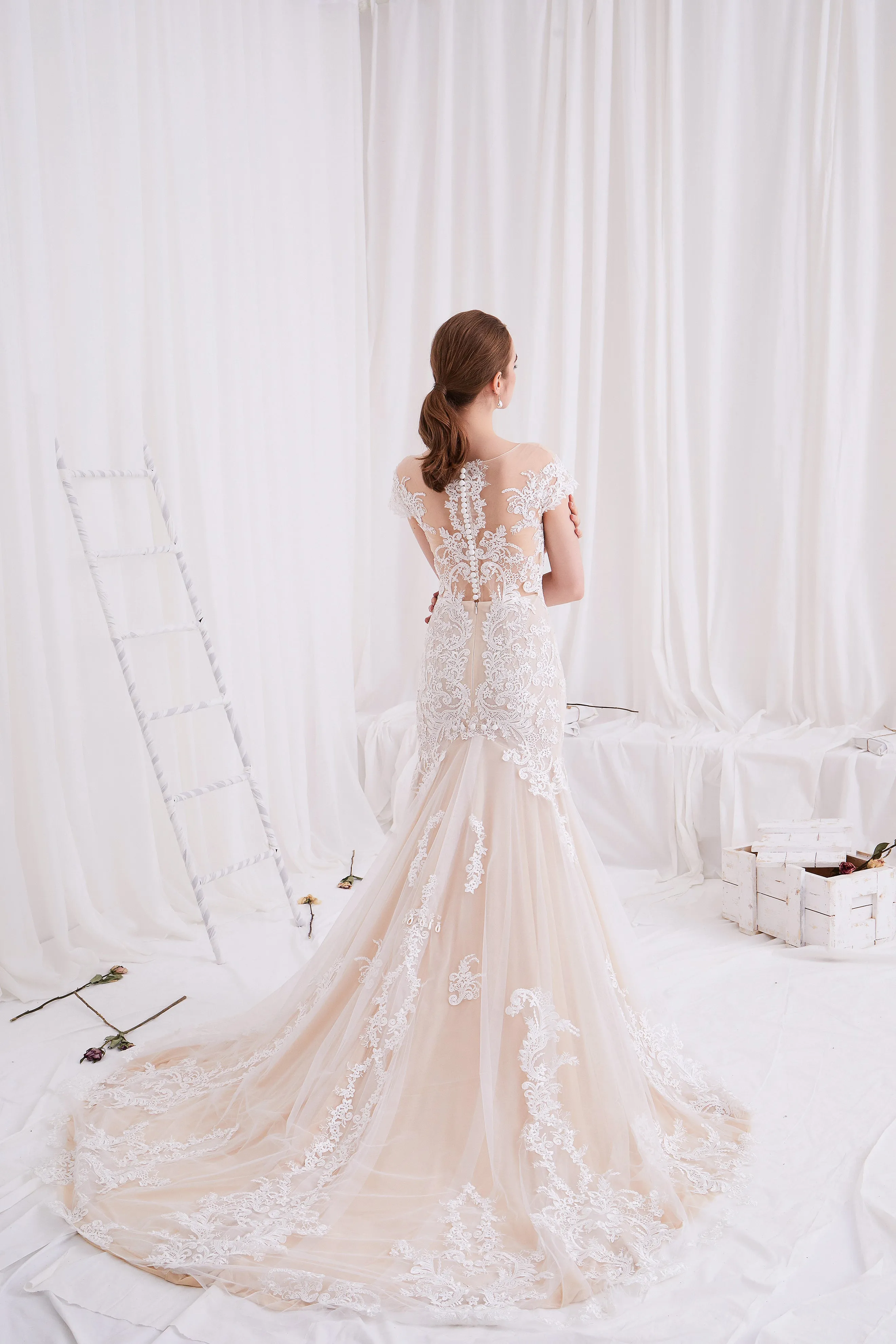 Victoria - Selena Huan off-the-shoulder Alenchon embroidery lace mermaid gown
