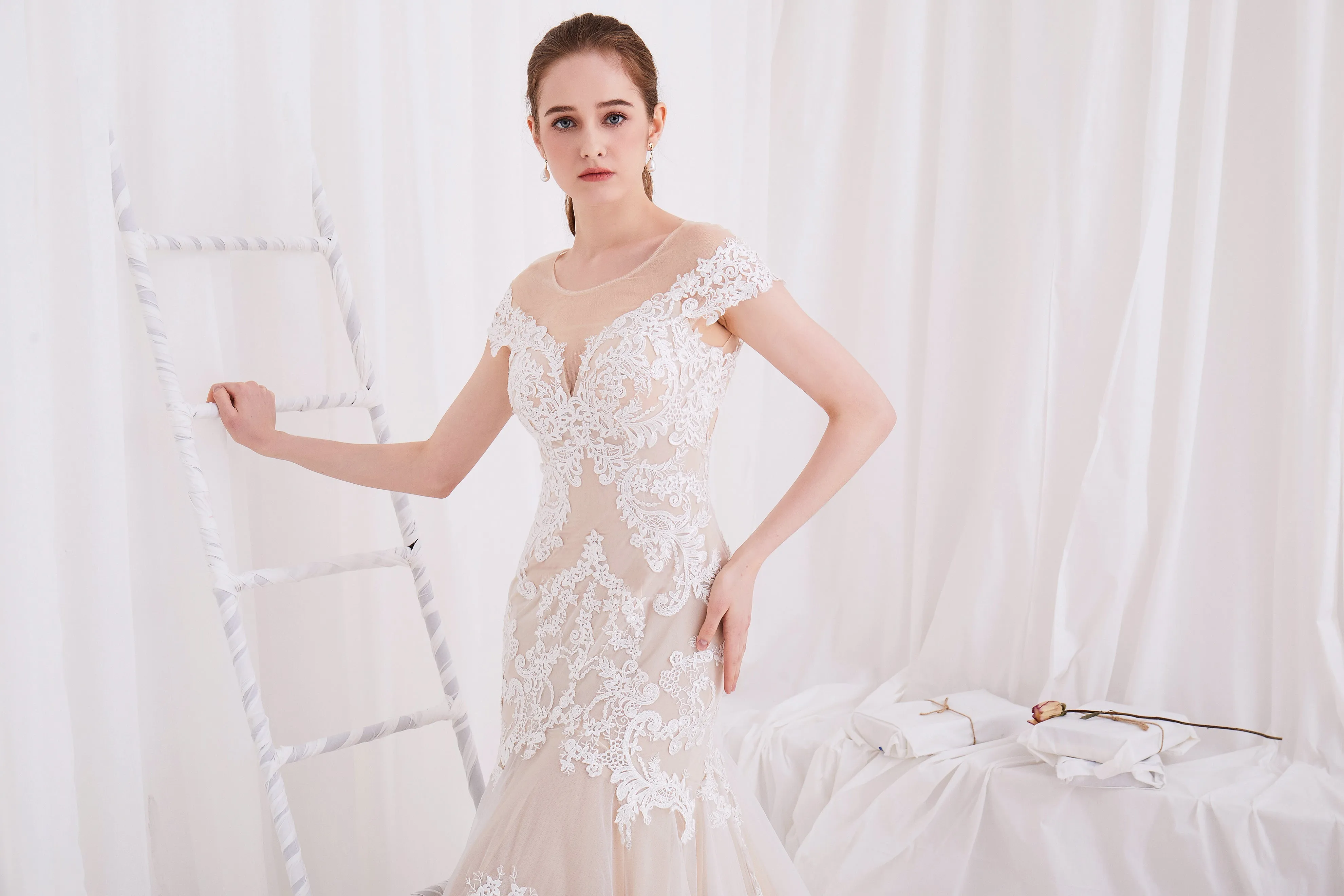 Victoria - Selena Huan off-the-shoulder Alenchon embroidery lace mermaid gown