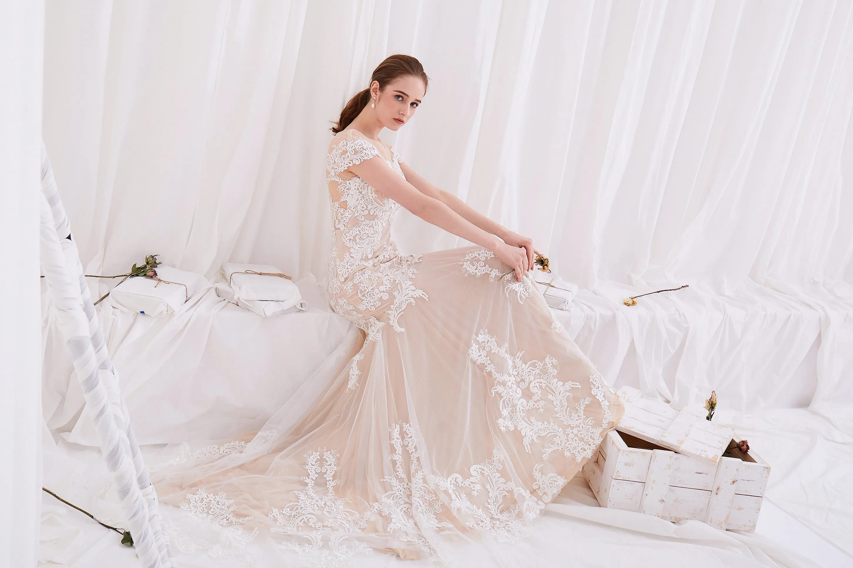 Victoria - Selena Huan off-the-shoulder Alenchon embroidery lace mermaid gown