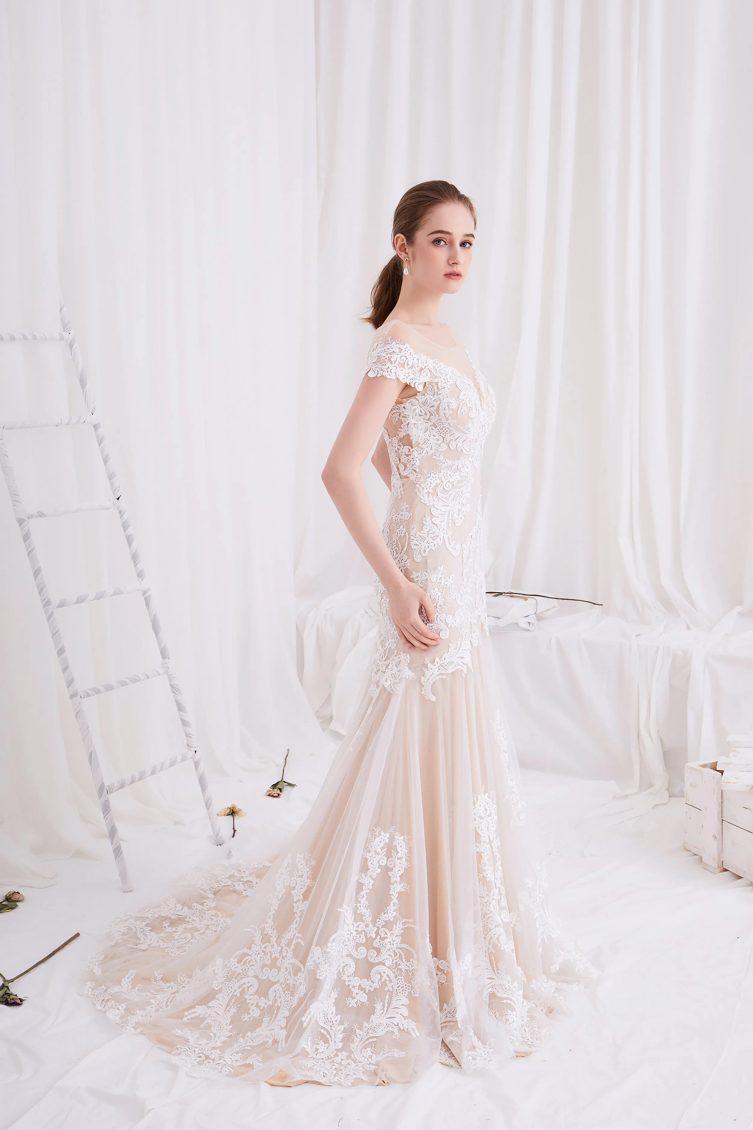 Victoria - Selena Huan off-the-shoulder Alenchon embroidery lace mermaid gown