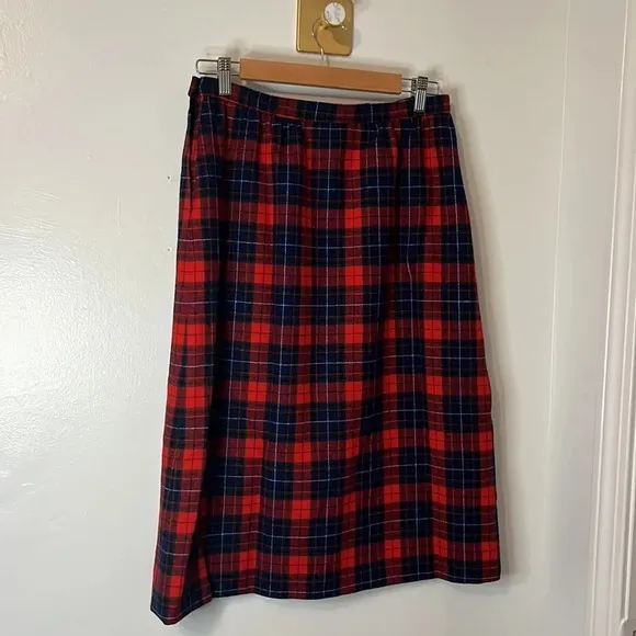 VTG Pendleton Red Plaid 100% Virgin Wool Skirt