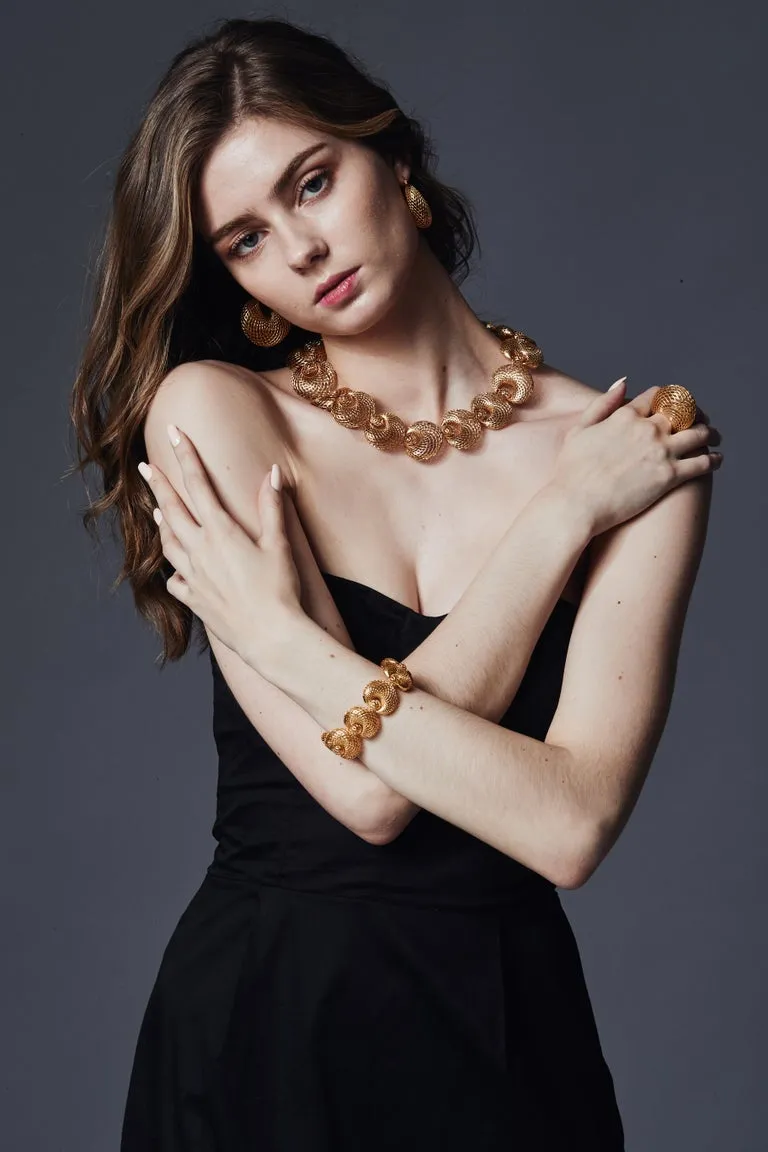 Yemyungji 18 Karat Yellow Gold Blooming Hinged Bracelet