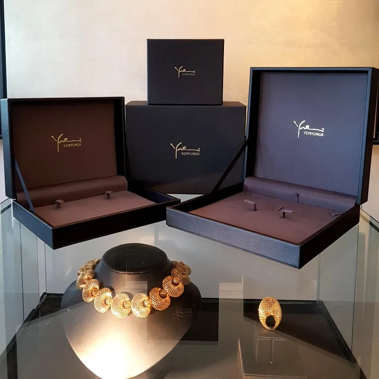 Yemyungji 18 Karat Yellow Gold Blooming Hinged Bracelet